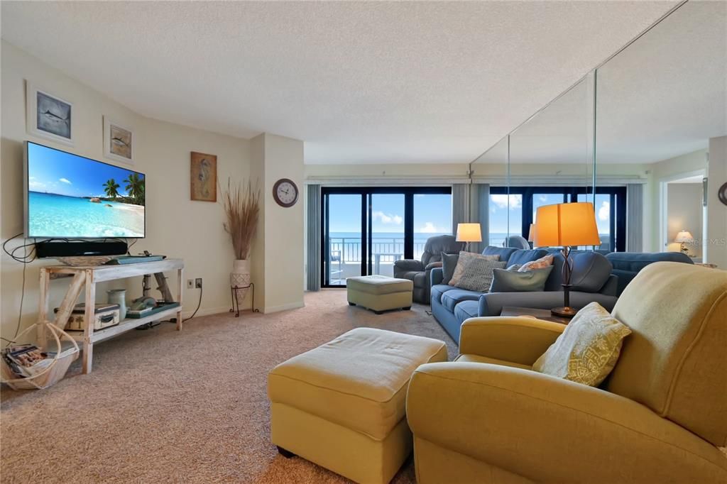 For Sale: $559,000 (2 beds, 2 baths, 1213 Square Feet)
