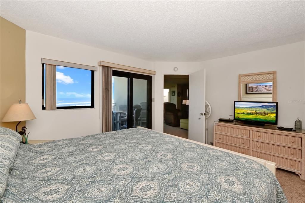 For Sale: $559,000 (2 beds, 2 baths, 1213 Square Feet)
