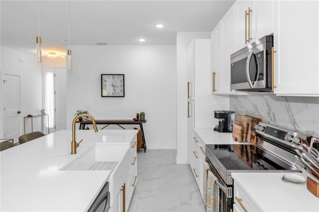 For Sale: $435,000 (4 beds, 3 baths, 2060 Square Feet)
