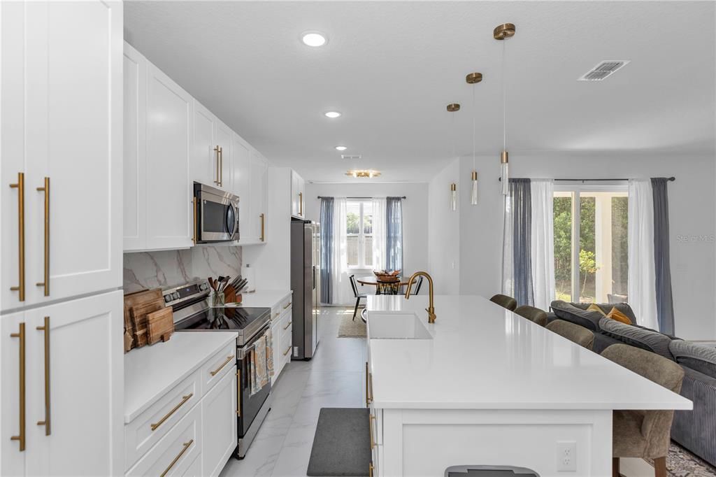 For Sale: $435,000 (4 beds, 3 baths, 2060 Square Feet)
