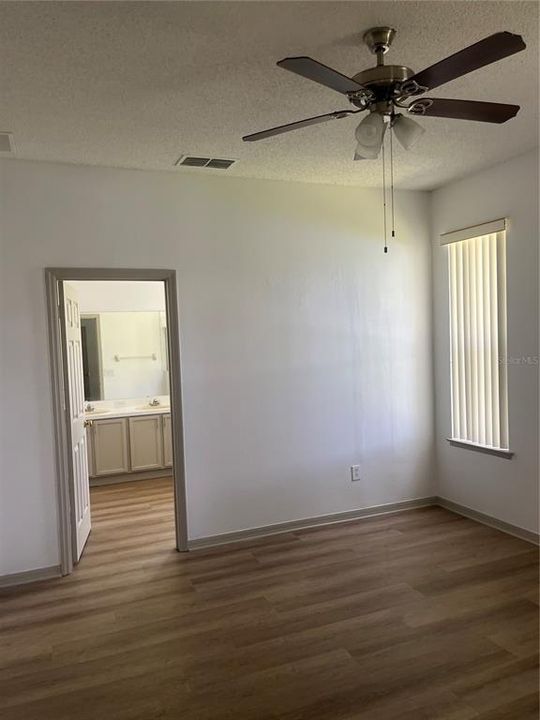 Activo con contrato: $359,900 (3 camas, 2 baños, 1616 Pies cuadrados)