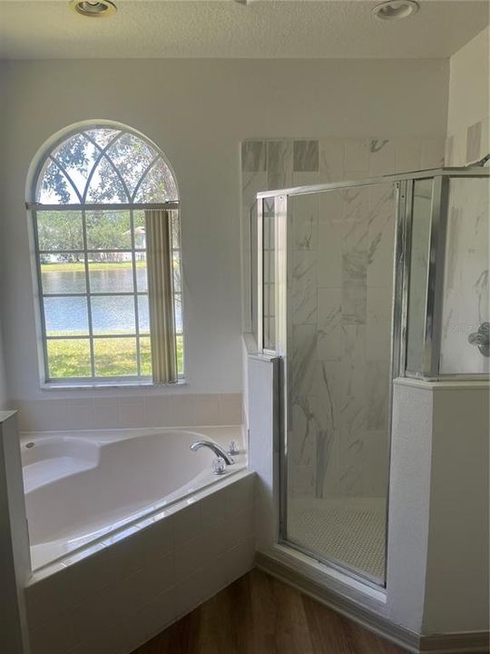 Activo con contrato: $359,900 (3 camas, 2 baños, 1616 Pies cuadrados)