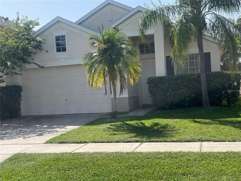 Activo con contrato: $359,900 (3 camas, 2 baños, 1616 Pies cuadrados)