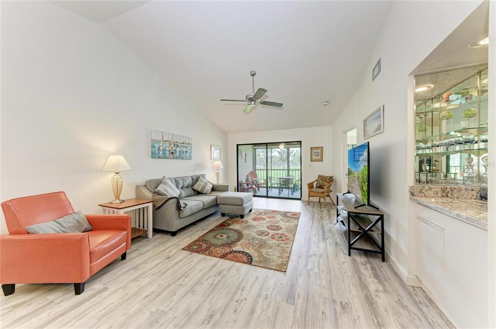 For Sale: $270,000 (2 beds, 2 baths, 1284 Square Feet)