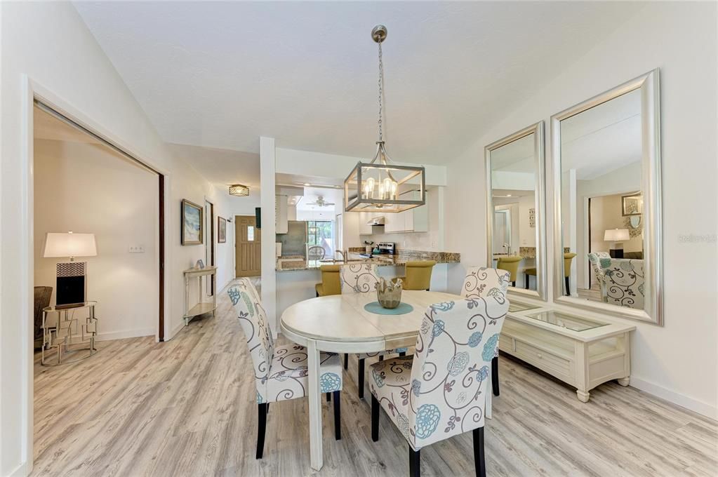 For Sale: $270,000 (2 beds, 2 baths, 1284 Square Feet)