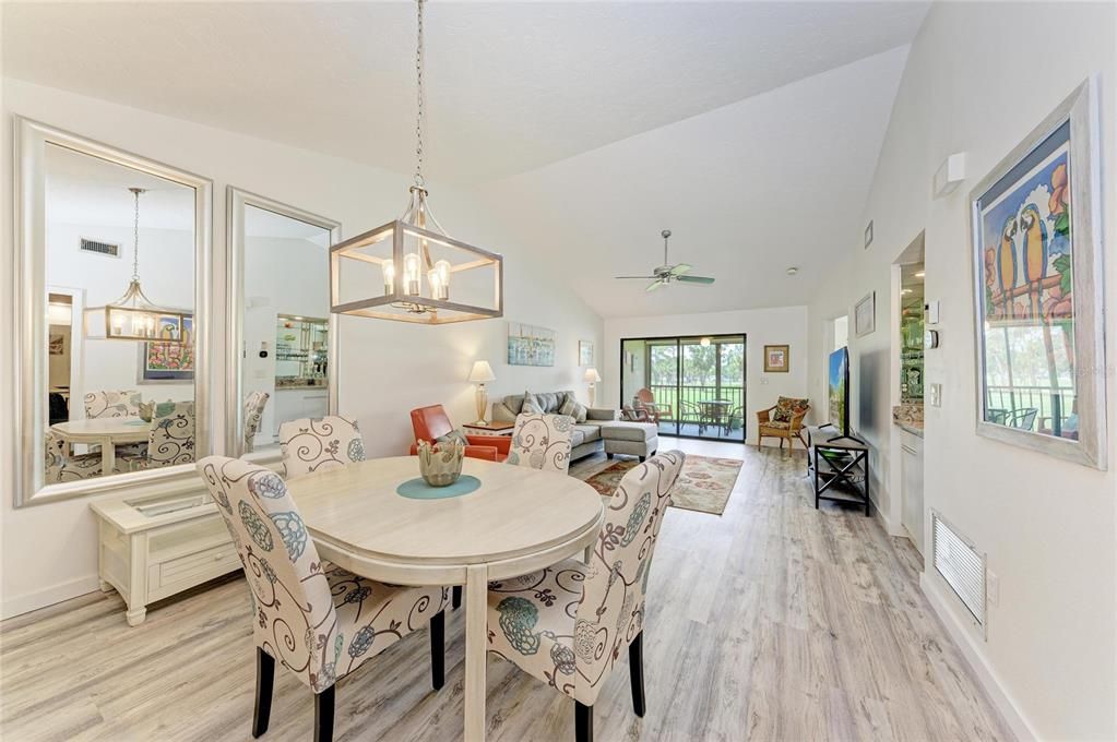 For Sale: $270,000 (2 beds, 2 baths, 1284 Square Feet)