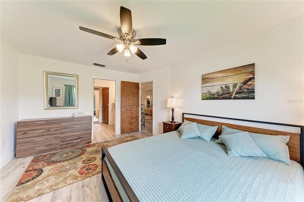 For Sale: $270,000 (2 beds, 2 baths, 1284 Square Feet)