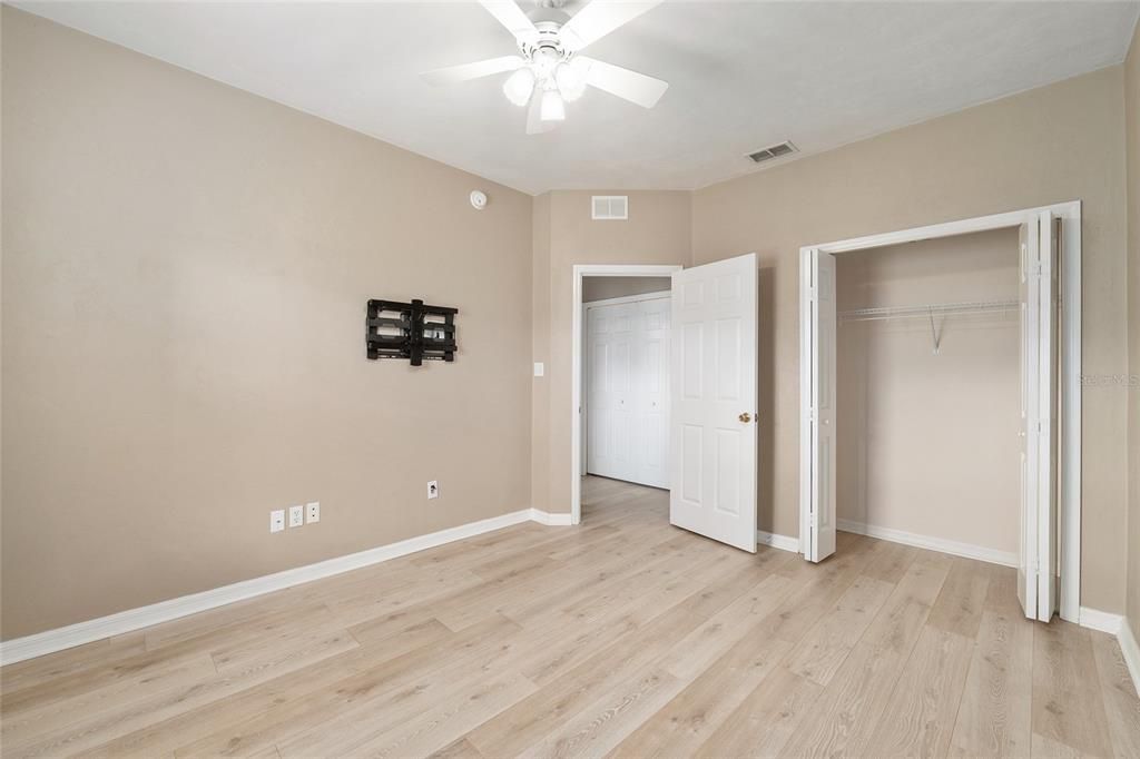 Activo con contrato: $265,000 (3 camas, 2 baños, 1514 Pies cuadrados)