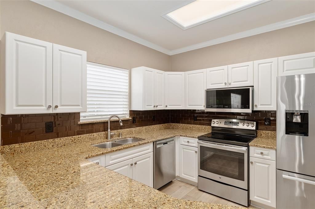 Activo con contrato: $265,000 (3 camas, 2 baños, 1514 Pies cuadrados)
