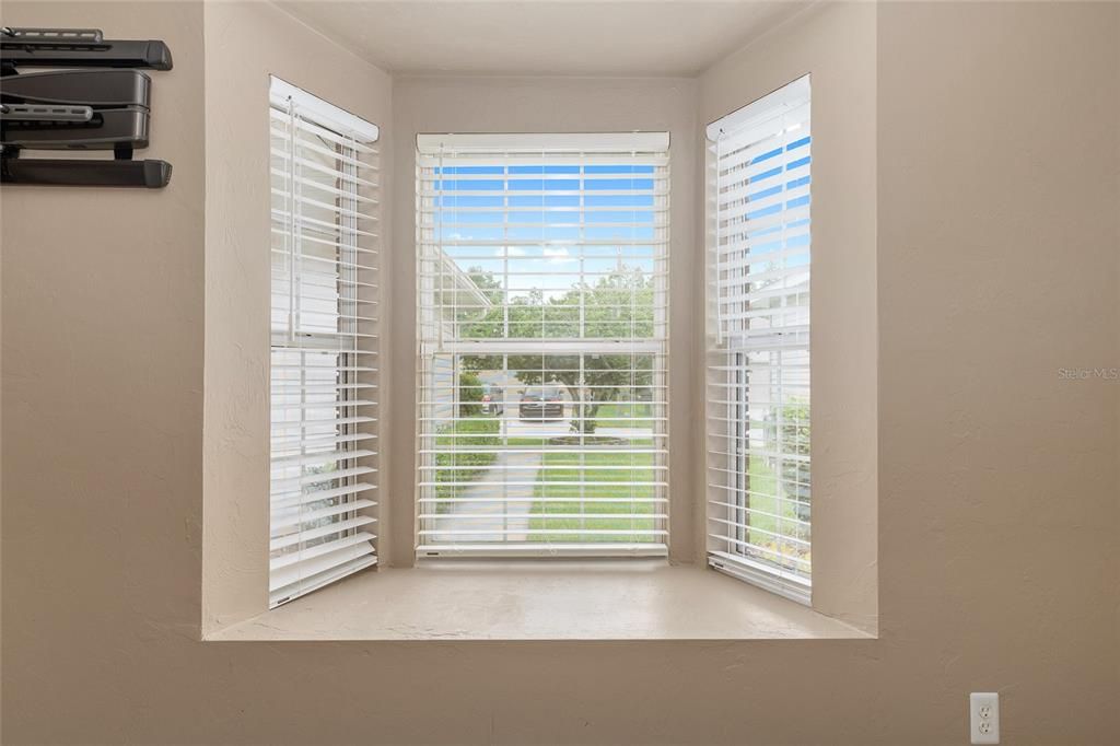 Activo con contrato: $265,000 (3 camas, 2 baños, 1514 Pies cuadrados)