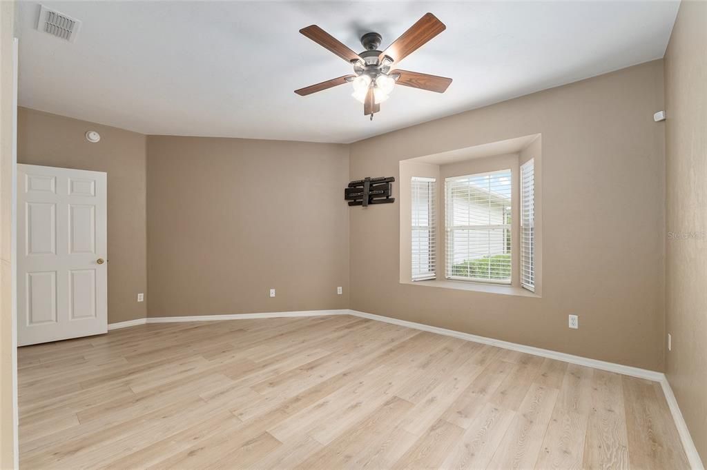 Activo con contrato: $265,000 (3 camas, 2 baños, 1514 Pies cuadrados)