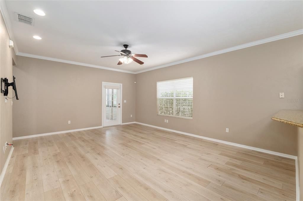 Activo con contrato: $265,000 (3 camas, 2 baños, 1514 Pies cuadrados)