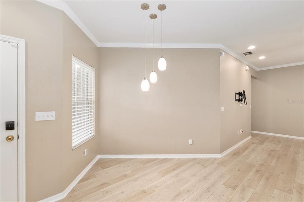 Activo con contrato: $265,000 (3 camas, 2 baños, 1514 Pies cuadrados)