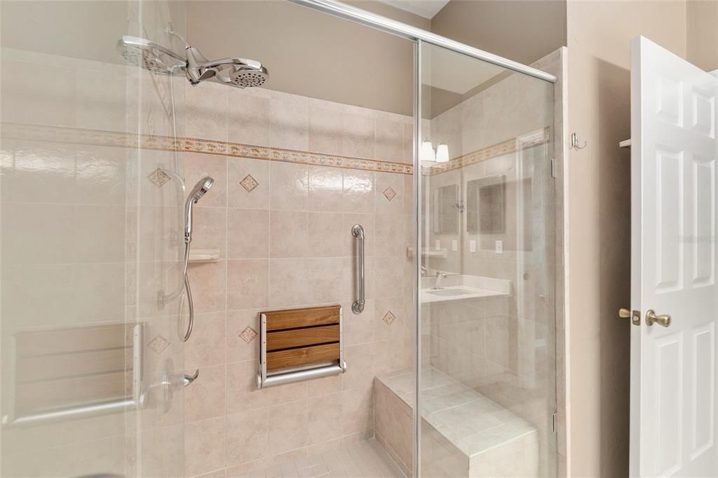 Activo con contrato: $265,000 (3 camas, 2 baños, 1514 Pies cuadrados)