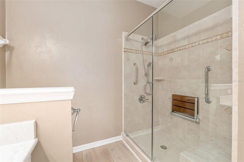Activo con contrato: $265,000 (3 camas, 2 baños, 1514 Pies cuadrados)