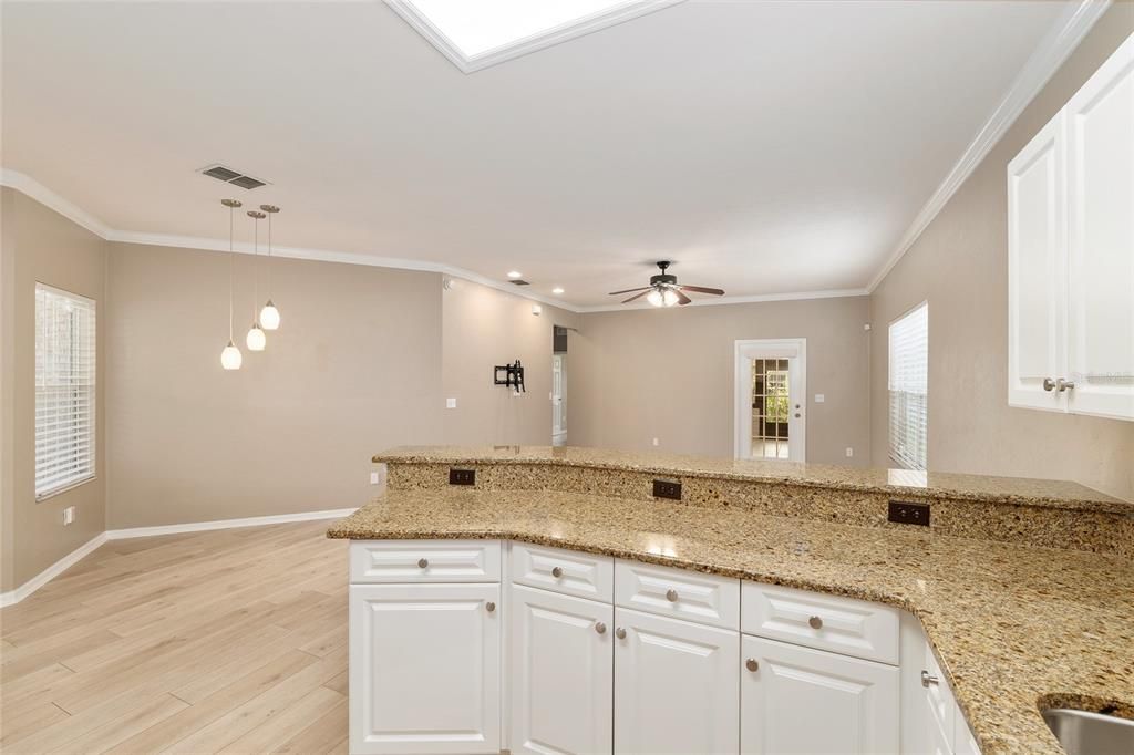 Activo con contrato: $265,000 (3 camas, 2 baños, 1514 Pies cuadrados)