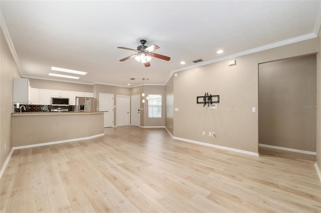 Activo con contrato: $265,000 (3 camas, 2 baños, 1514 Pies cuadrados)