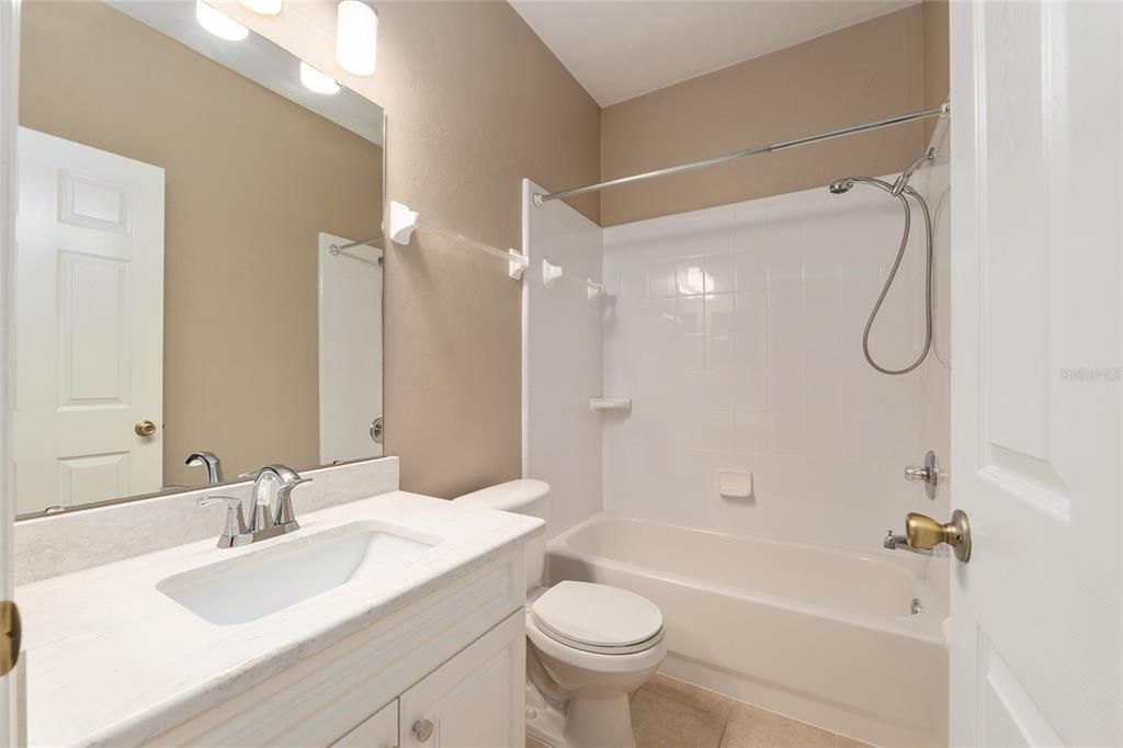Activo con contrato: $265,000 (3 camas, 2 baños, 1514 Pies cuadrados)