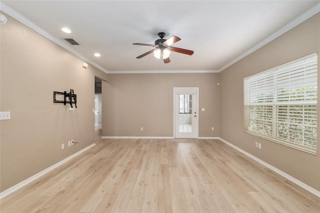 Activo con contrato: $265,000 (3 camas, 2 baños, 1514 Pies cuadrados)