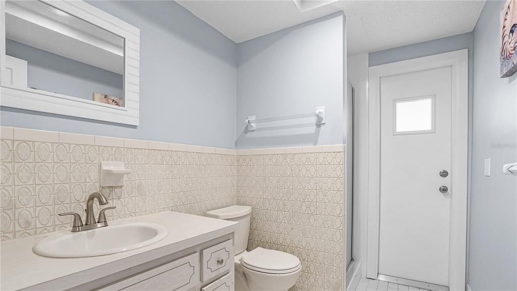 For Sale: $385,000 (3 beds, 2 baths, 1589 Square Feet)