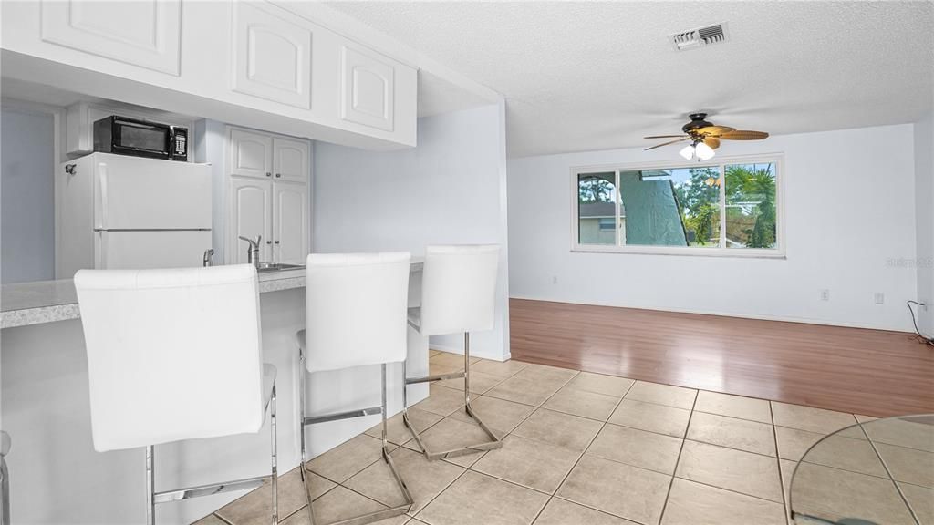 For Sale: $385,000 (3 beds, 2 baths, 1589 Square Feet)
