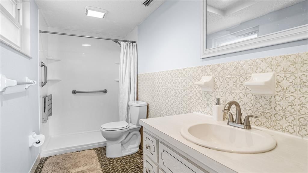 For Sale: $385,000 (3 beds, 2 baths, 1589 Square Feet)