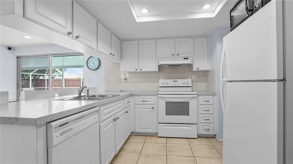 For Sale: $385,000 (3 beds, 2 baths, 1589 Square Feet)