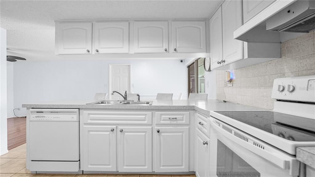 For Sale: $385,000 (3 beds, 2 baths, 1589 Square Feet)
