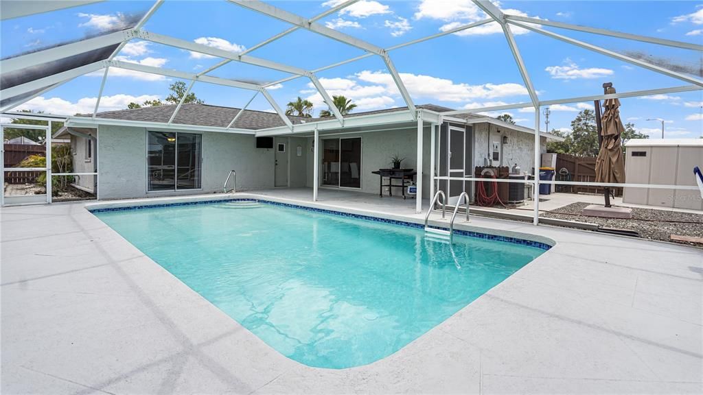 For Sale: $385,000 (3 beds, 2 baths, 1589 Square Feet)