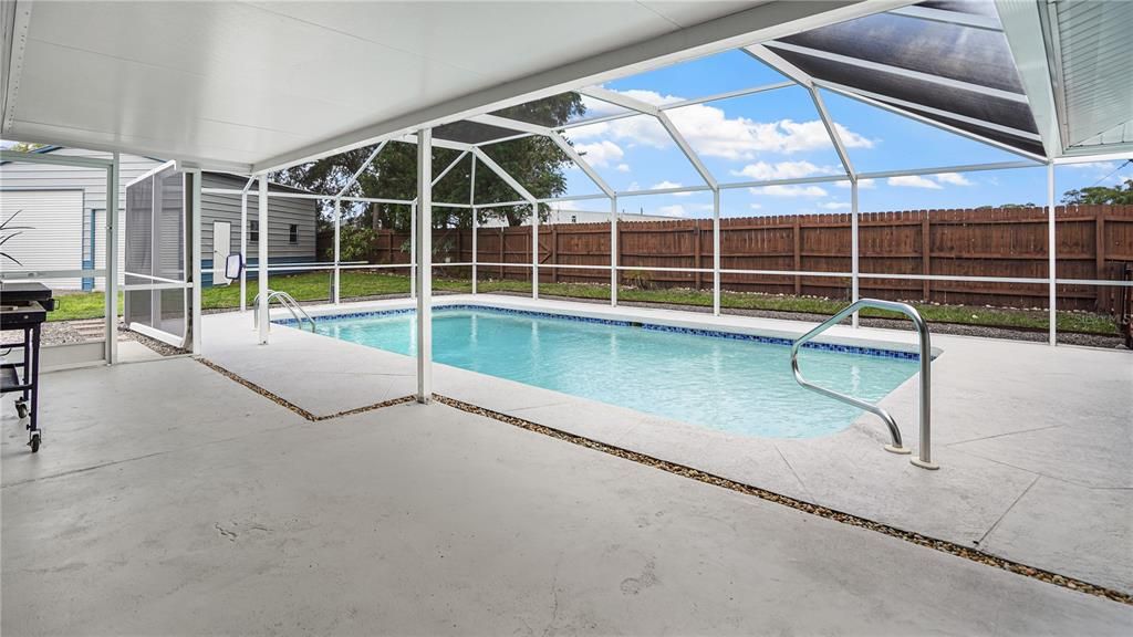 For Sale: $385,000 (3 beds, 2 baths, 1589 Square Feet)
