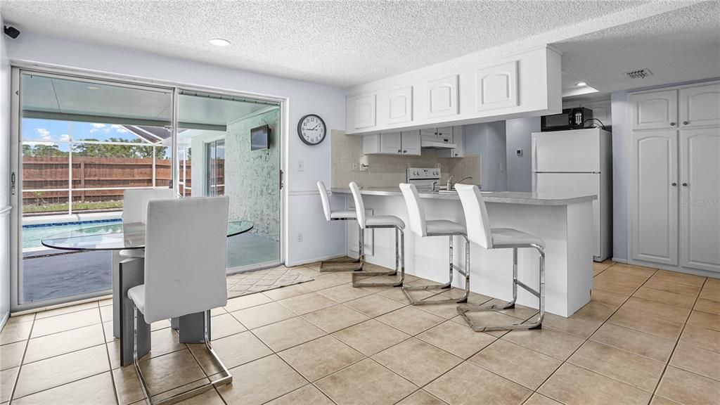 For Sale: $385,000 (3 beds, 2 baths, 1589 Square Feet)