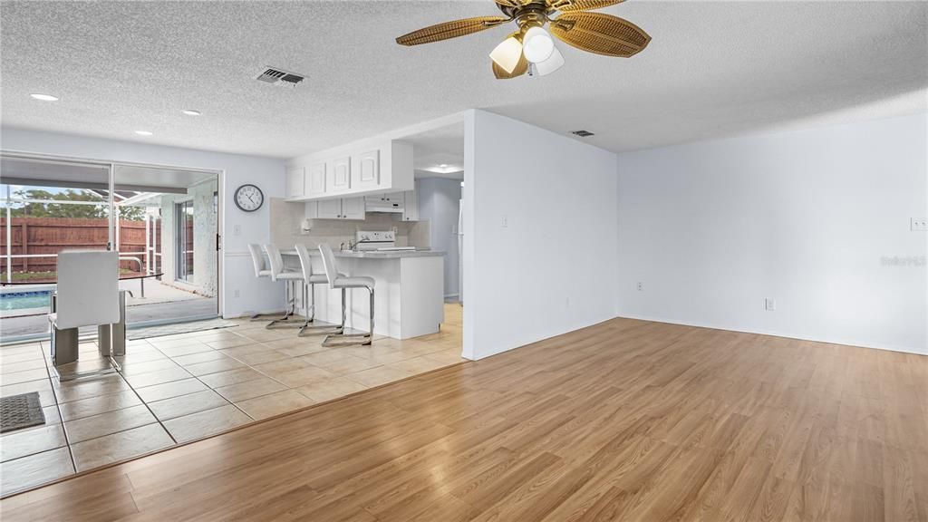 For Sale: $385,000 (3 beds, 2 baths, 1589 Square Feet)