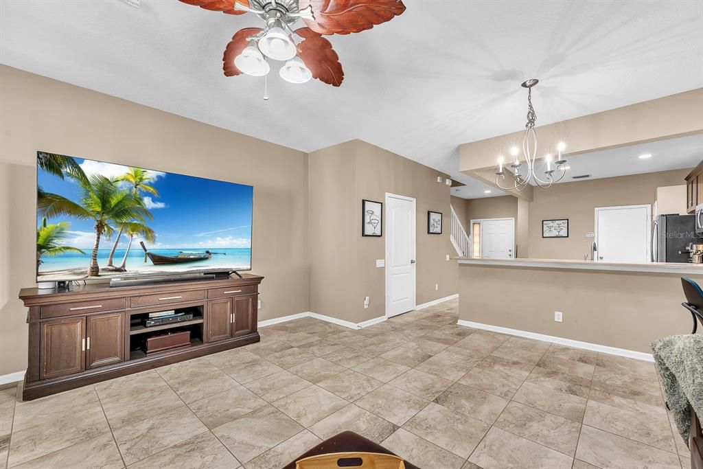For Sale: $325,000 (3 beds, 2 baths, 1625 Square Feet)