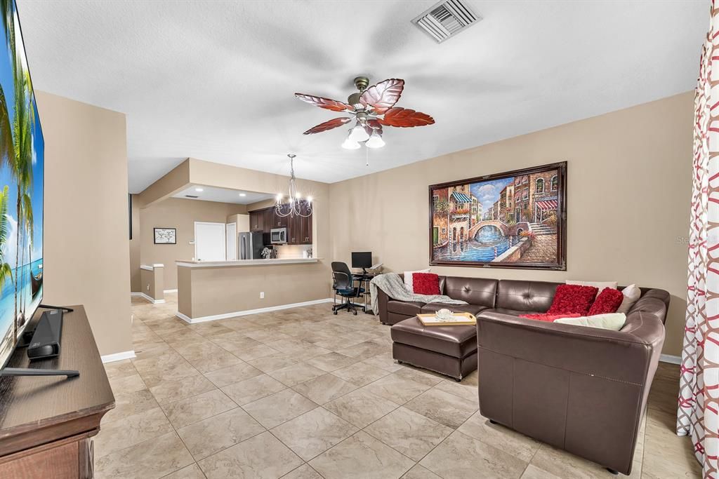 For Sale: $325,000 (3 beds, 2 baths, 1625 Square Feet)