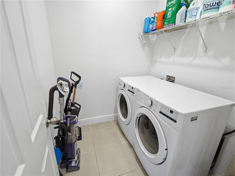 For Sale: $500,000 (4 beds, 2 baths, 1910 Square Feet)