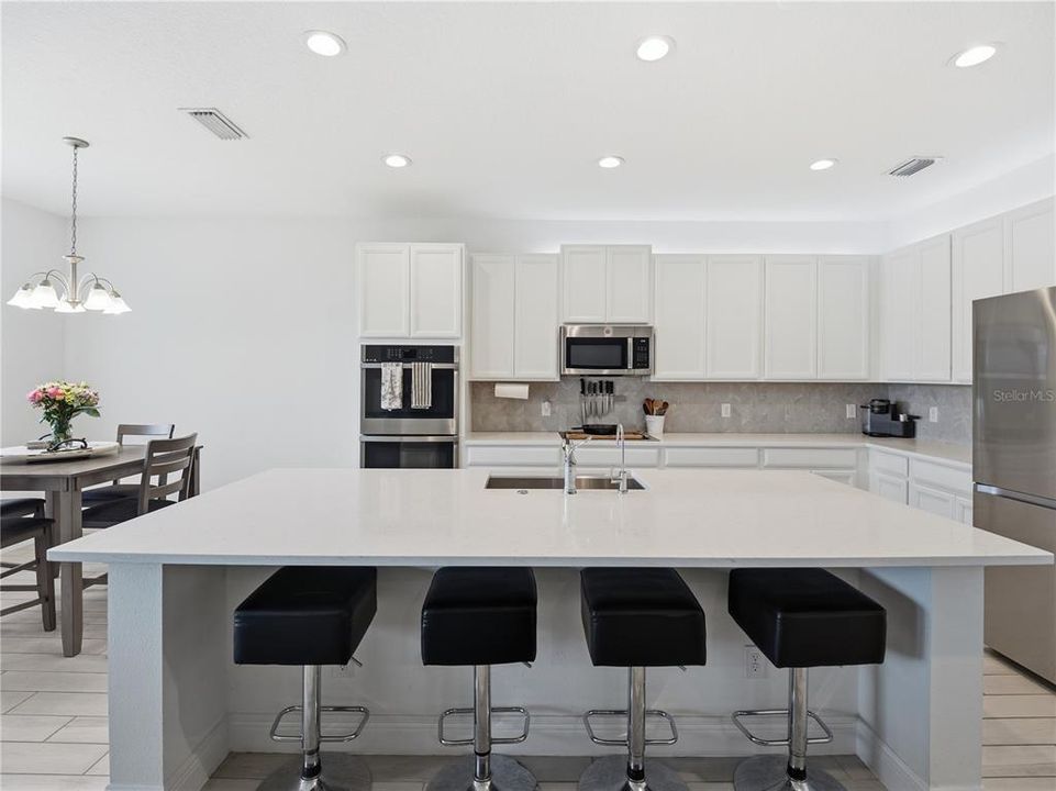 For Sale: $500,000 (4 beds, 2 baths, 1910 Square Feet)