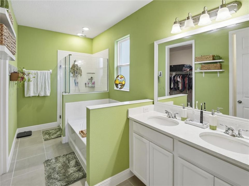 For Sale: $500,000 (4 beds, 2 baths, 1910 Square Feet)