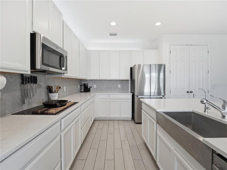 For Sale: $500,000 (4 beds, 2 baths, 1910 Square Feet)