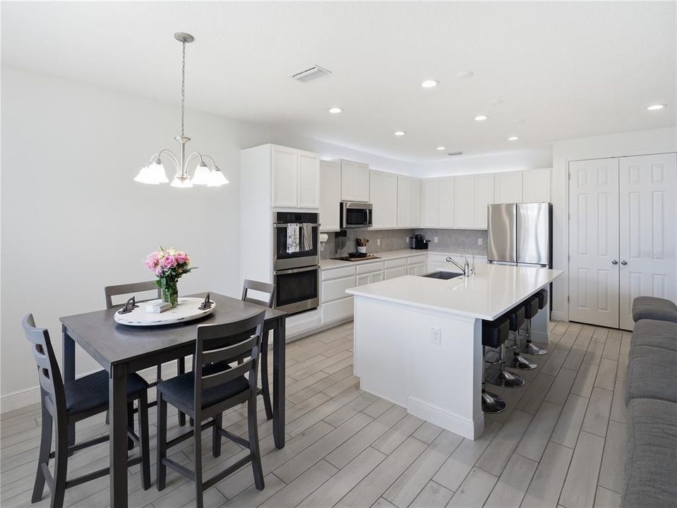 For Sale: $500,000 (4 beds, 2 baths, 1910 Square Feet)