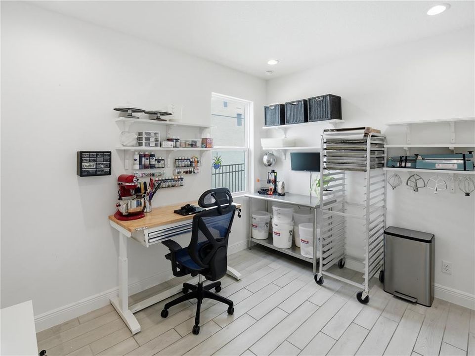 For Sale: $500,000 (4 beds, 2 baths, 1910 Square Feet)
