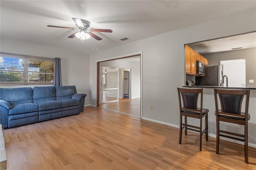 For Rent: $1,600 (3 beds, 1 baths, 1399 Square Feet)