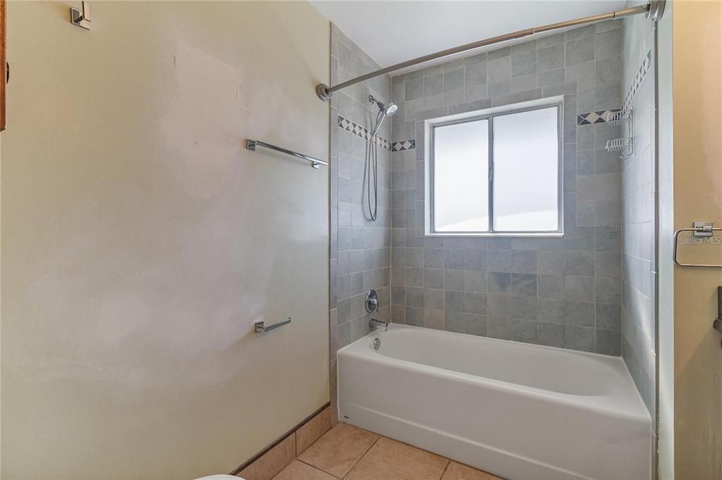 For Rent: $1,600 (3 beds, 1 baths, 1399 Square Feet)