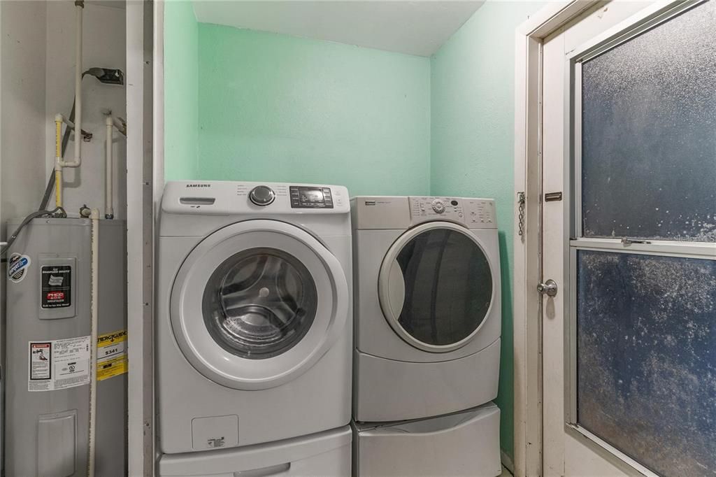 For Rent: $1,600 (3 beds, 1 baths, 1399 Square Feet)