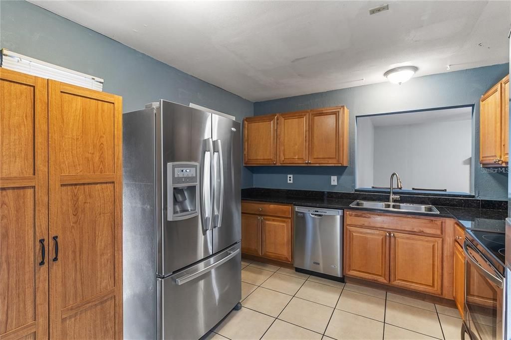 For Rent: $1,600 (3 beds, 1 baths, 1399 Square Feet)