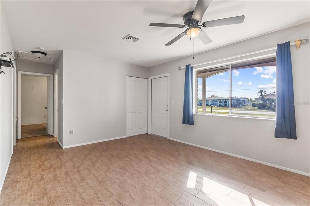 For Rent: $1,600 (3 beds, 1 baths, 1399 Square Feet)