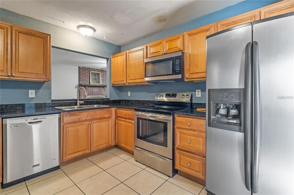 For Rent: $1,600 (3 beds, 1 baths, 1399 Square Feet)