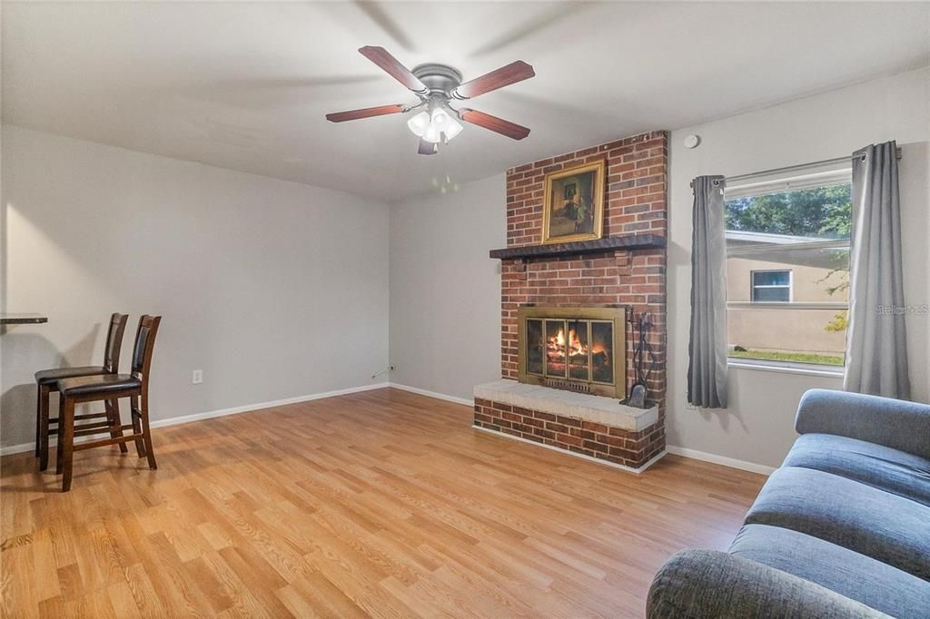 For Rent: $1,600 (3 beds, 1 baths, 1399 Square Feet)