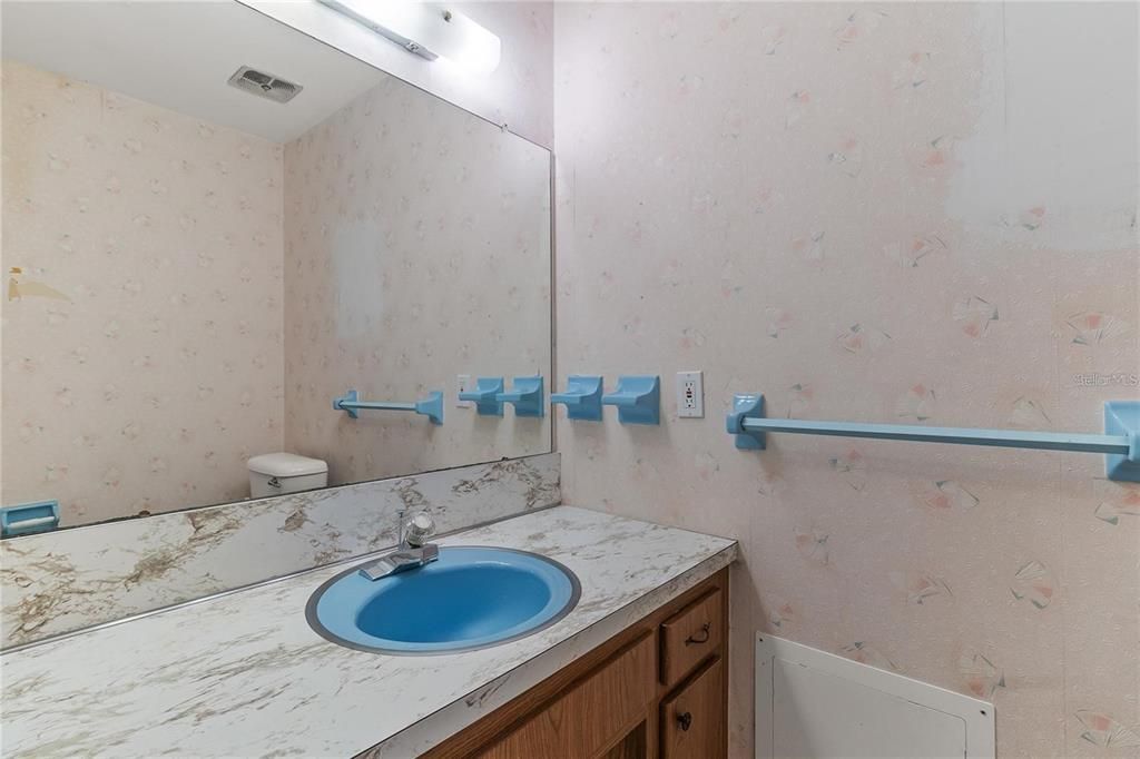 For Rent: $1,600 (3 beds, 1 baths, 1399 Square Feet)