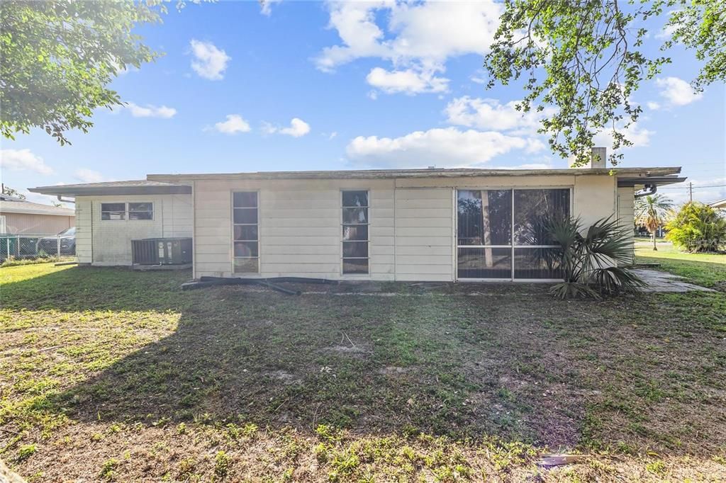 For Rent: $1,600 (3 beds, 1 baths, 1399 Square Feet)