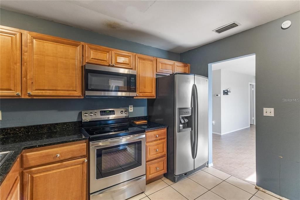 For Rent: $1,600 (3 beds, 1 baths, 1399 Square Feet)
